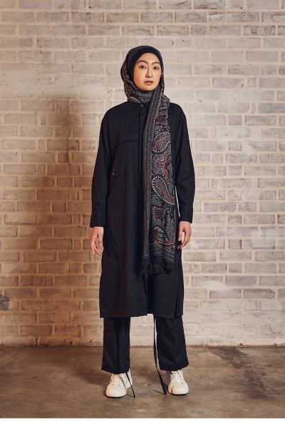 Three Quarter Dress Zurmis, Black